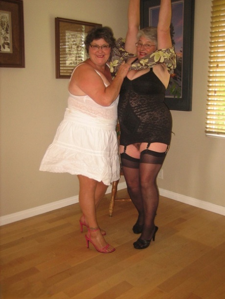 Fat nan Girdle Goddess and her lesbians lover free their boobs in girdles