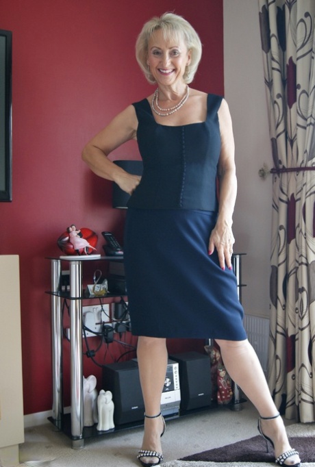 Hot mature Sugarbabe sheds sexy dress to flaunt big saggy tits & masturbate 75257283