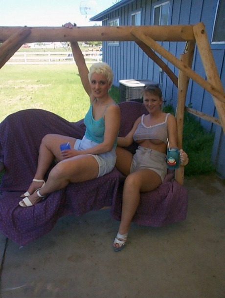 Amateur women have lesbian sex after exposing their tits on a bench swing 65163777