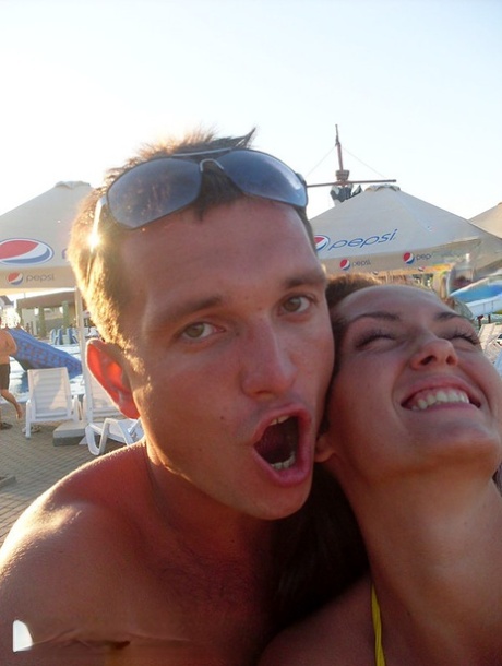 Amateur girl Viktoria and her boyfriend record themselves having sex at home 68406016