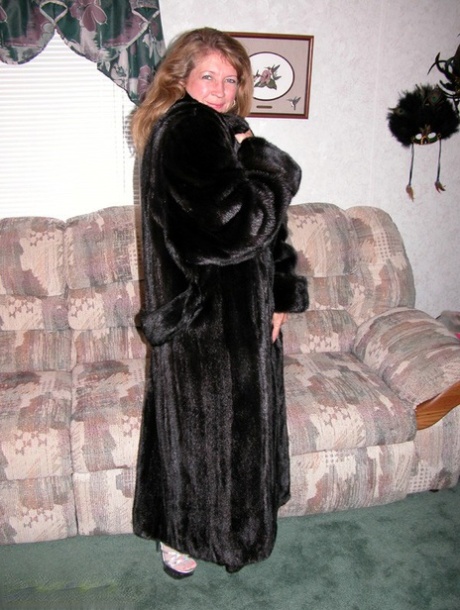 Mature lady removes her fur coat to shows her pierced twat for the first time 74420422