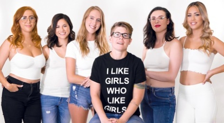 Teen girls Alina Lopez & Shyla Jennings try lesbians sex in front of family 97706602
