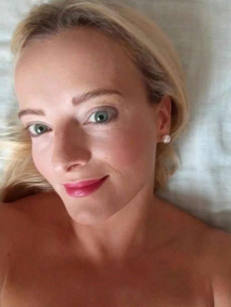 Blonde amateur Victoria takes a series of nude and non nude selfies 92442456