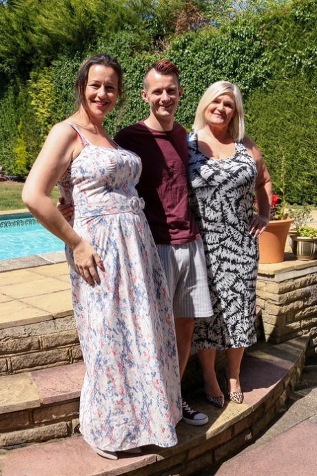 Mature fatties catch jizz on their tits during a threesome with a young lad 24882607