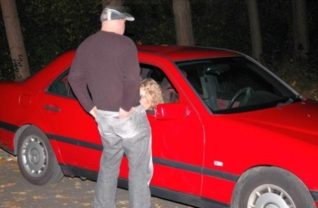 Blonde chick Tatjana flashes at night before giving a blowjob in a car 85971256
