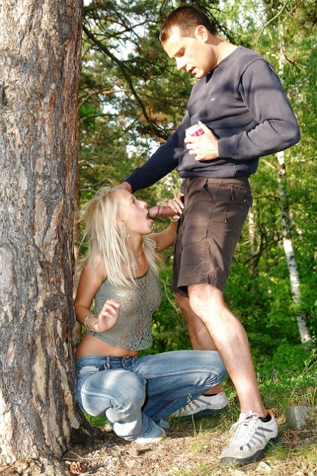 Outdoor hardcore fuck of a teen cutie and her handsome boyfriend 22233124
