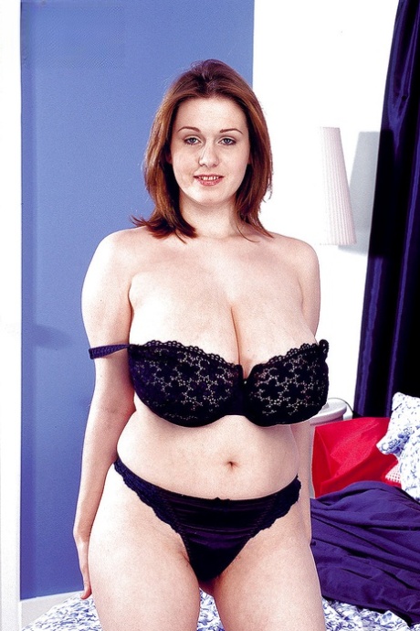 Amateur Euro mom Nicole Peters baring massive tits and hairy cooter 55101620