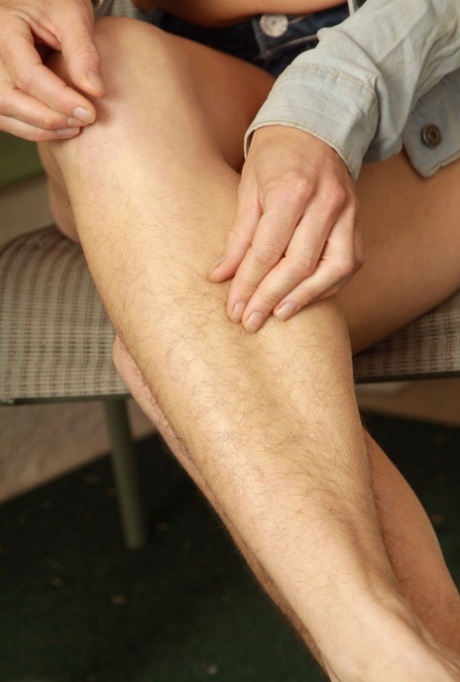 Mature lady Sunshine proudly shows off her hairy legs, armpits and beaver 61345332